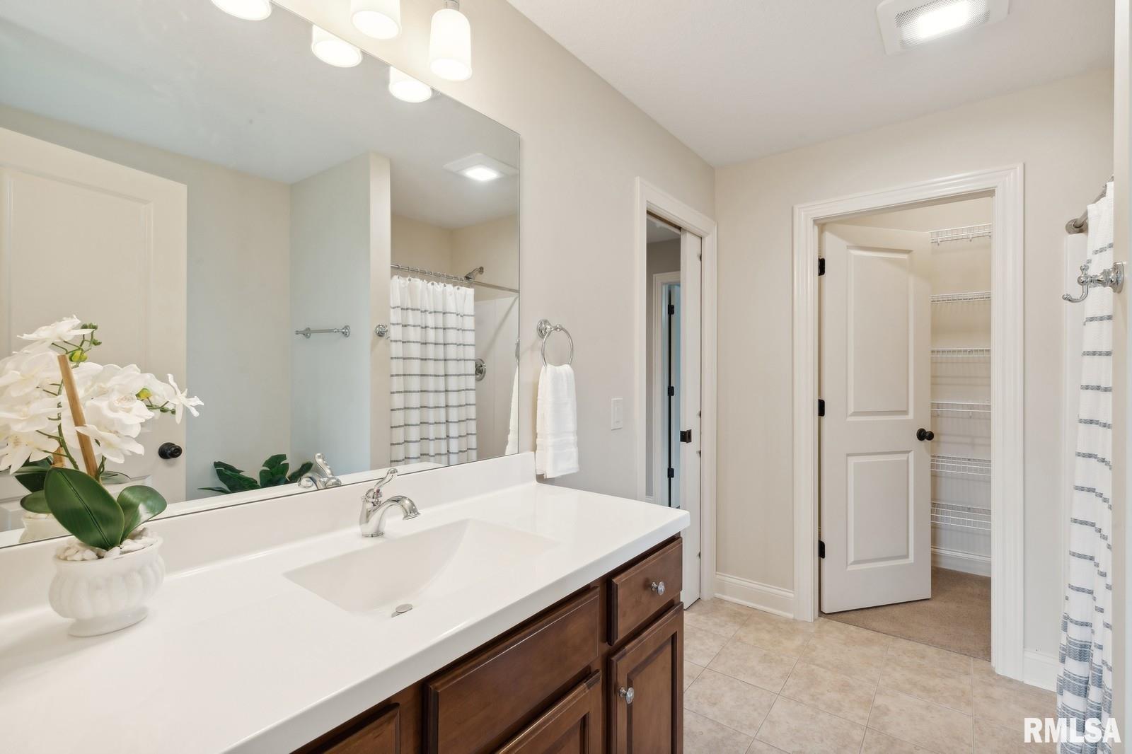 5877 Cardinal Road Bettendorf, IA 52722 - Photo 49 of 75 Gallery Image 49