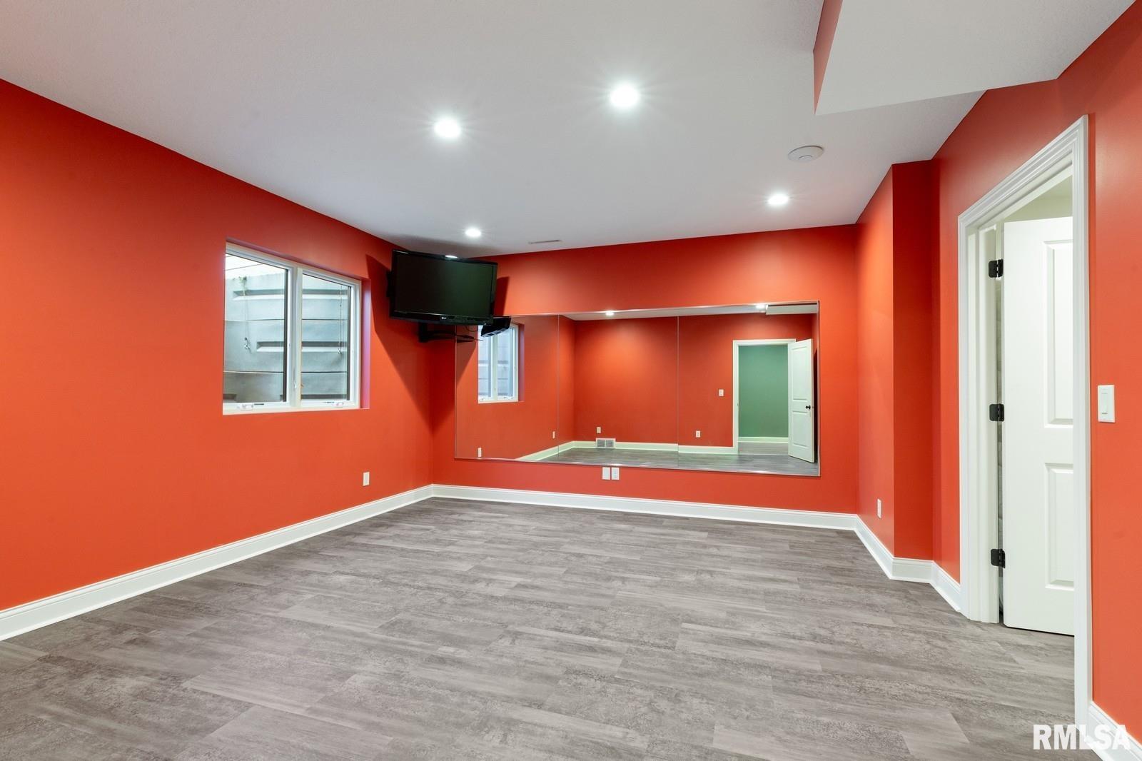 5877 Cardinal Road Bettendorf, IA 52722 - Photo 61 of 75 Gallery Image 61