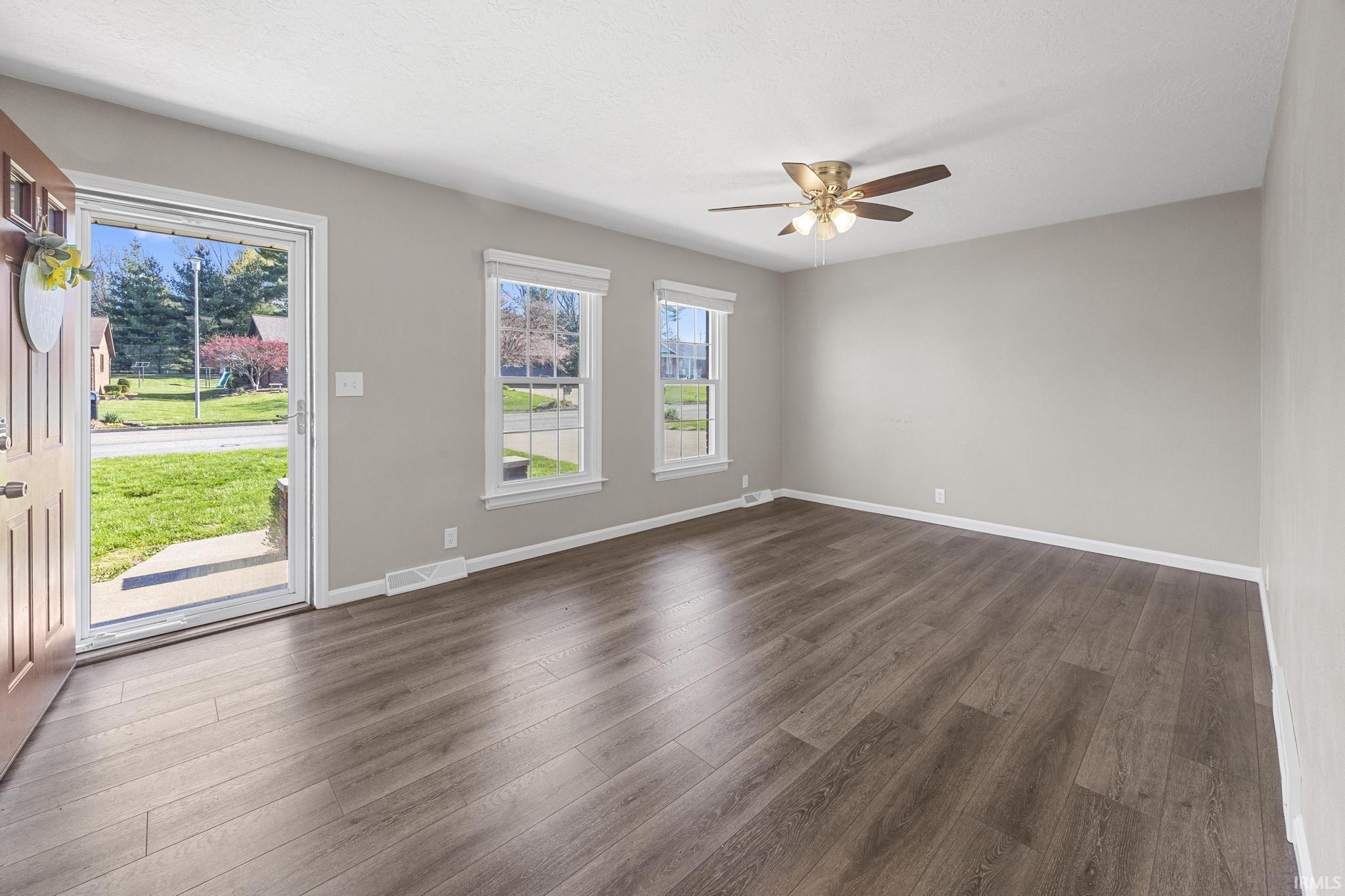 1517 Gregory Lane Jasper, IN 47546 - Photo 4 of 36