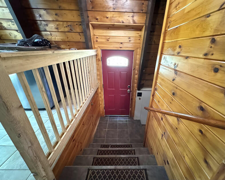 235 South Reynolds Road Winslow, ME 04901 - Photo 9 of 47 entryway