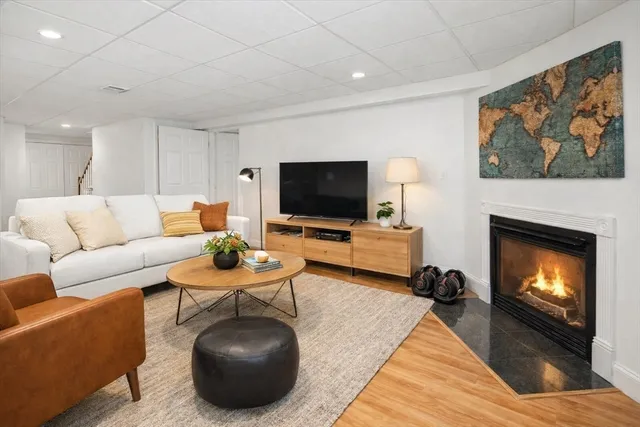 $975,000 | 6 Adams Court, Unit 6, Hingham, MA 02043