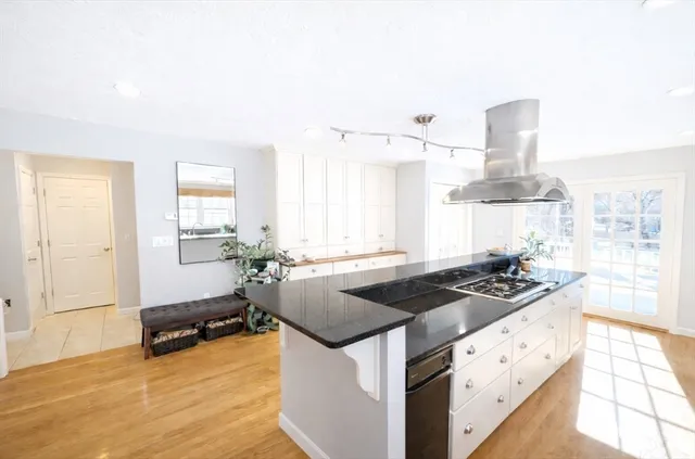 $975,000 | 6 Adams Court, Unit 6, Hingham, MA 02043