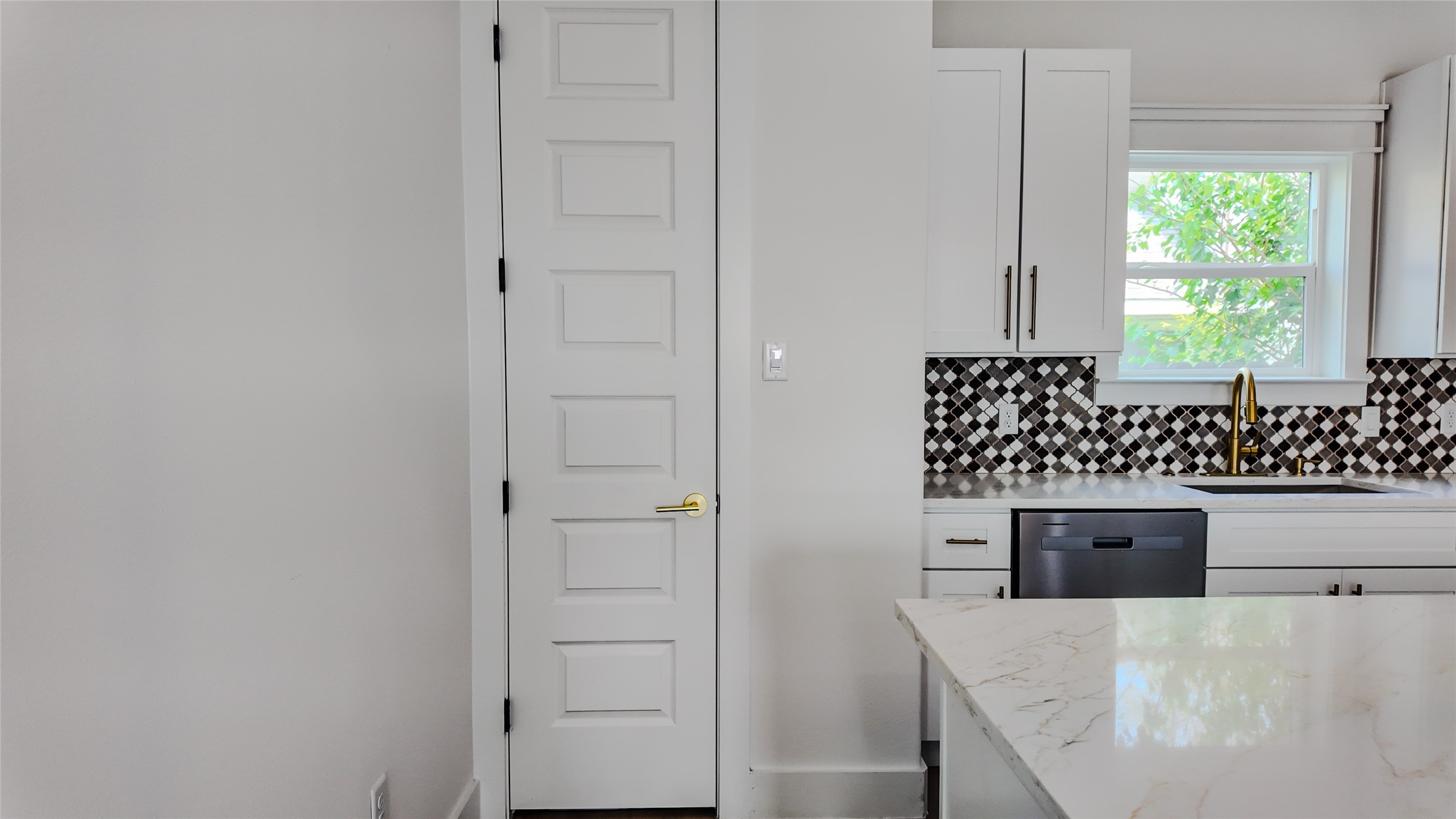 819 North Loop Houston, TX 77022 - Photo 17 of 50 Kitchen