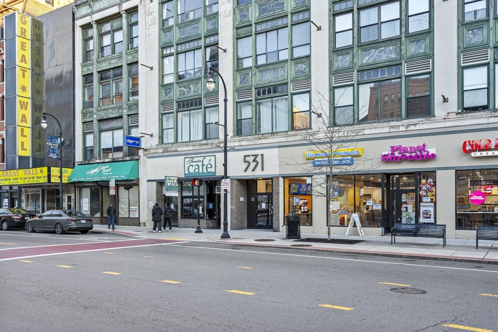 531 Main Street, Unit 403M Worcester, MA 01608 - Photo 38 of 39 a store with outdoor seating area