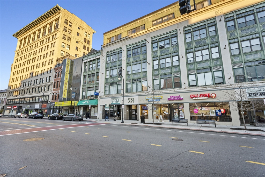 531 Main Street, Unit 403M Worcester, MA 01608 - Photo 39 of 39 front view of a building with a street