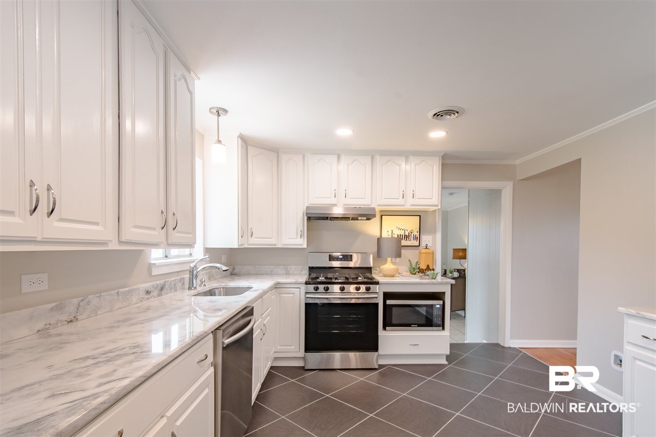 708 West Magnolia Avenue Foley, AL 36535 - Photo 25 of 29