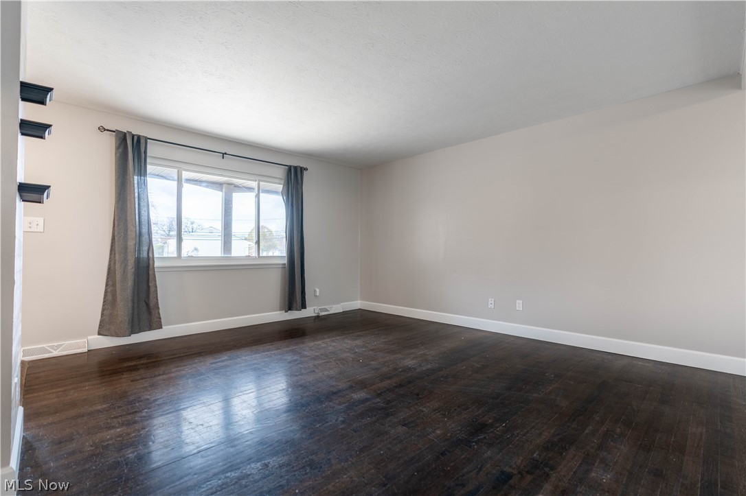 711 Spring Road Cleveland, OH 44109 - Photo 8 of 35 Gallery Image 8