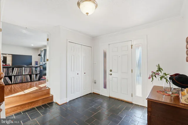a view of livingroom with furniture and closet