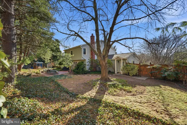 a row of palm trees in front of brick building
