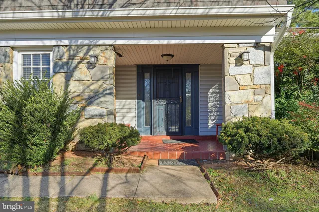 $1,124,900 | 3 Scottview Court, Potomac, MD 20854