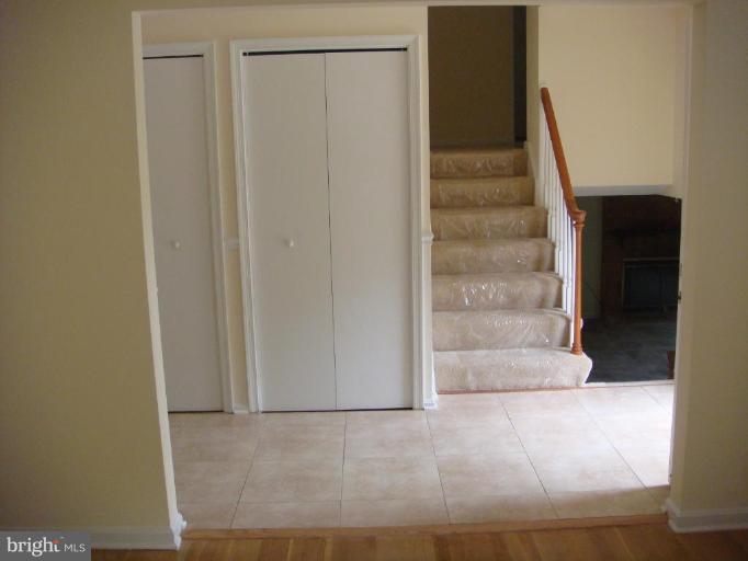 6712 Old Stage Road Rockville, MD 20852 - Photo 9 of 16 Entrance / Foyer