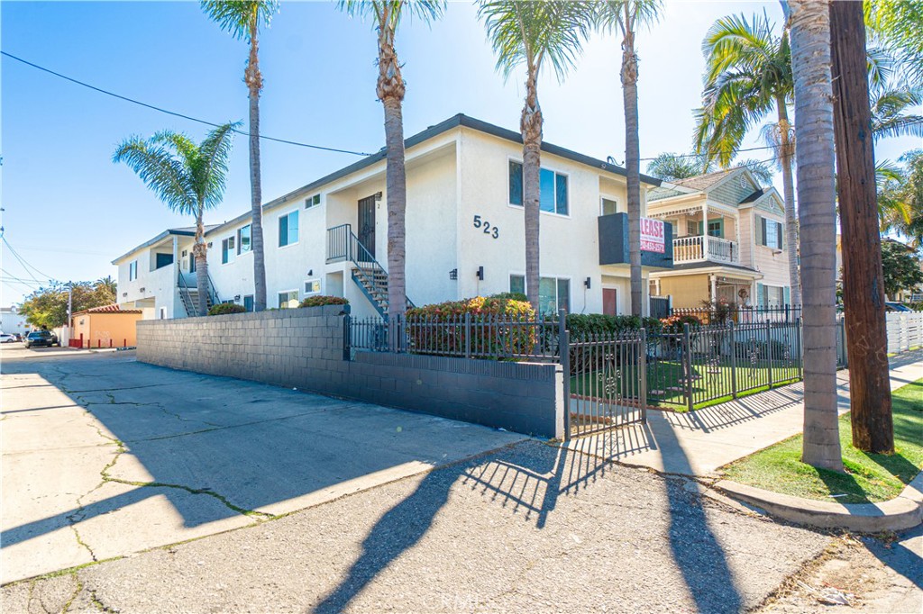 523 West 12th Street, Unit 5 San Pedro, CA 90731 - Photo 2 of 14 a view of a house with backyard and sitting area