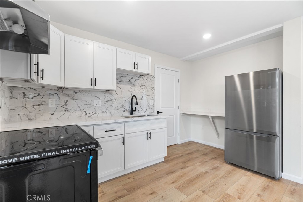 523 West 12th Street, Unit 5 San Pedro, CA 90731 - Photo 7 of 14 a kitchen with a sink stove and refrigerator