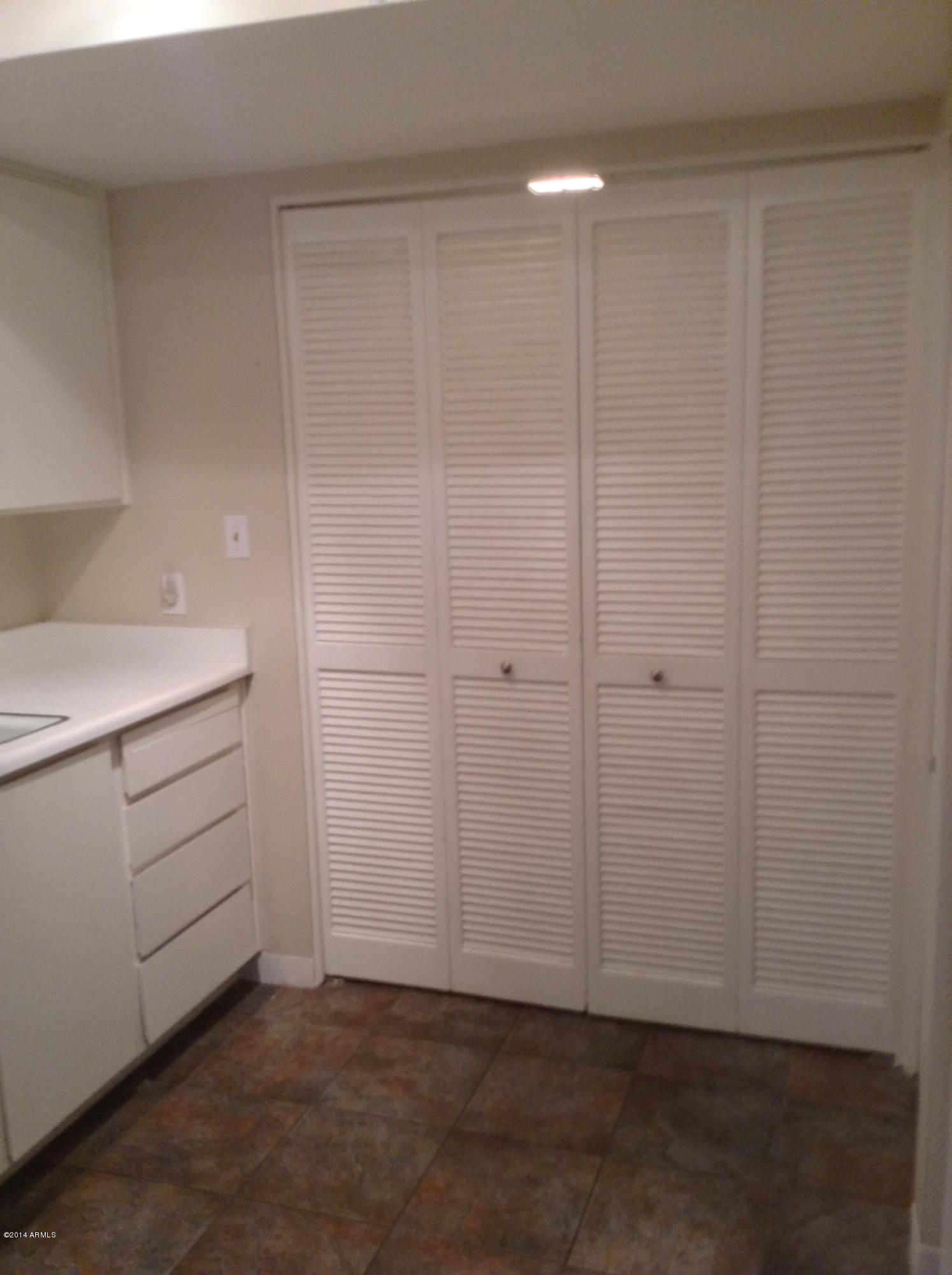 1010 East Pueblo Road, Unit 4B Phoenix, AZ 85020 - Photo 13 of 35 Doors to Wash Closet