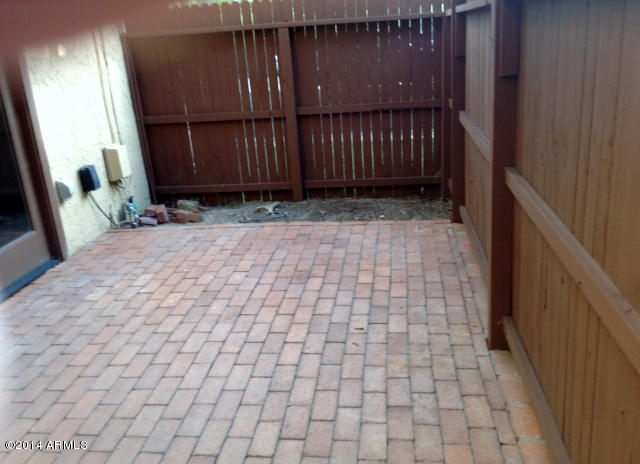 1010 East Pueblo Road, Unit 4B Phoenix, AZ 85020 - Photo 8 of 35 Red Brick Patio