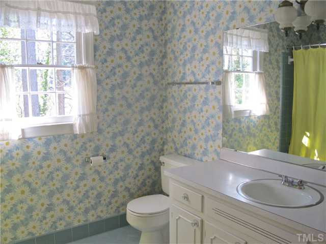 344 Buncombe Street Raleigh, NC 27609 - Photo 17 of 25 Bathroom