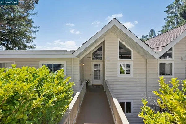 $635,000 | 124 Ascot Court, Unit B, Moraga, CA 94556
