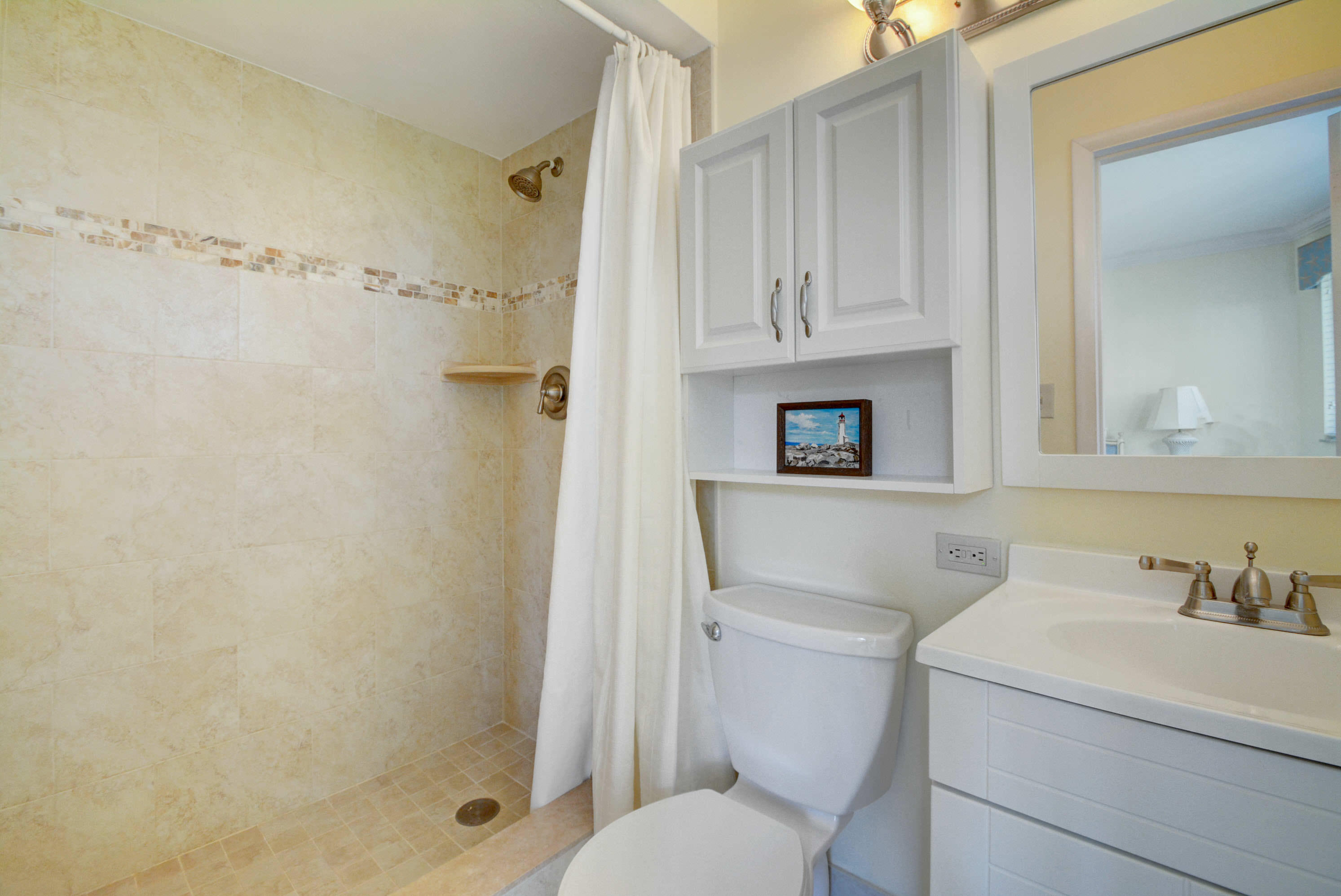 2730 Banyan Road, Unit B1 Boca Raton, FL 33432 - Photo 15 of 35 Master Bathroom