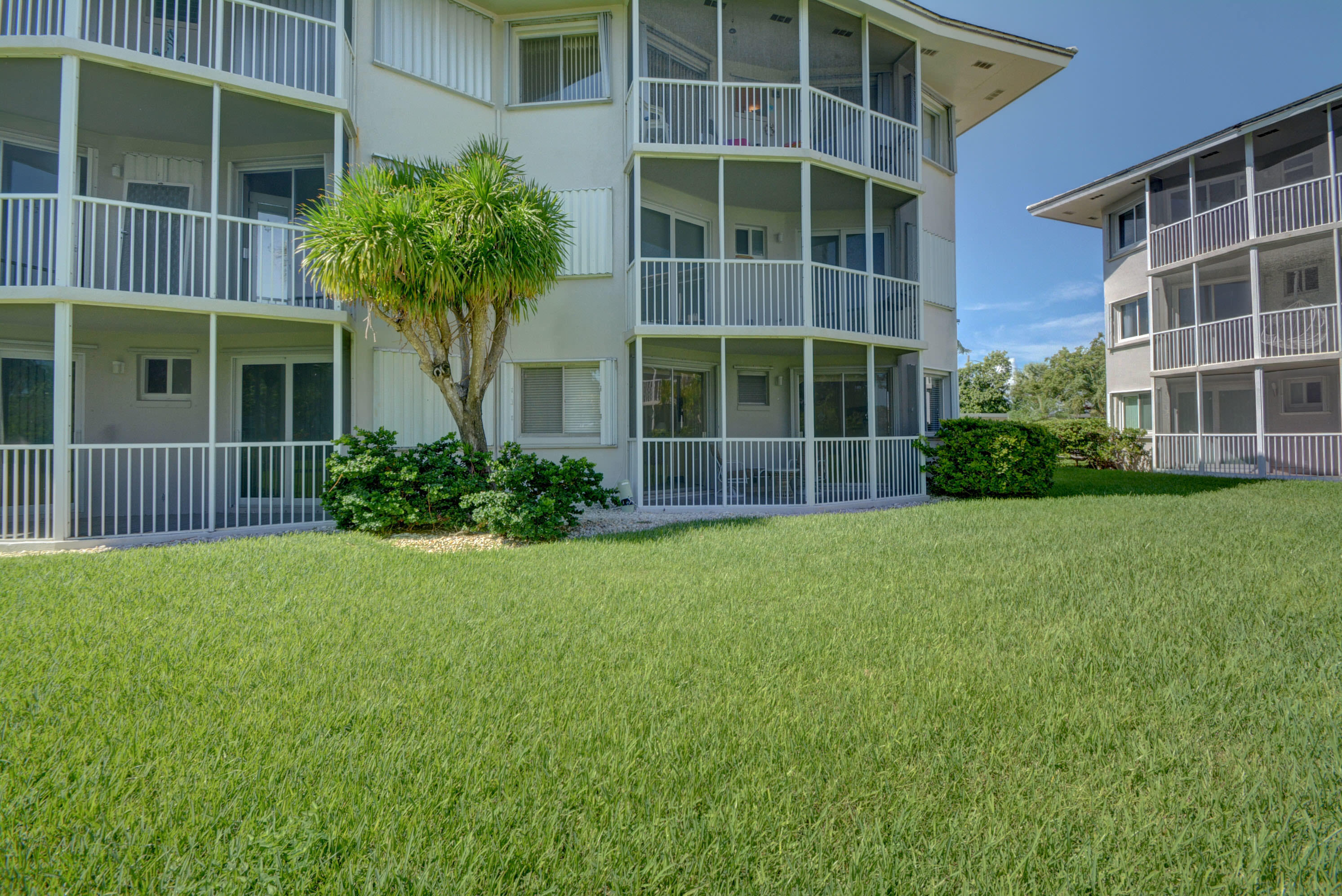 2730 Banyan Road, Unit B1 Boca Raton, FL 33432 - Photo 20 of 35 Exterior View of Back of the Unit 3