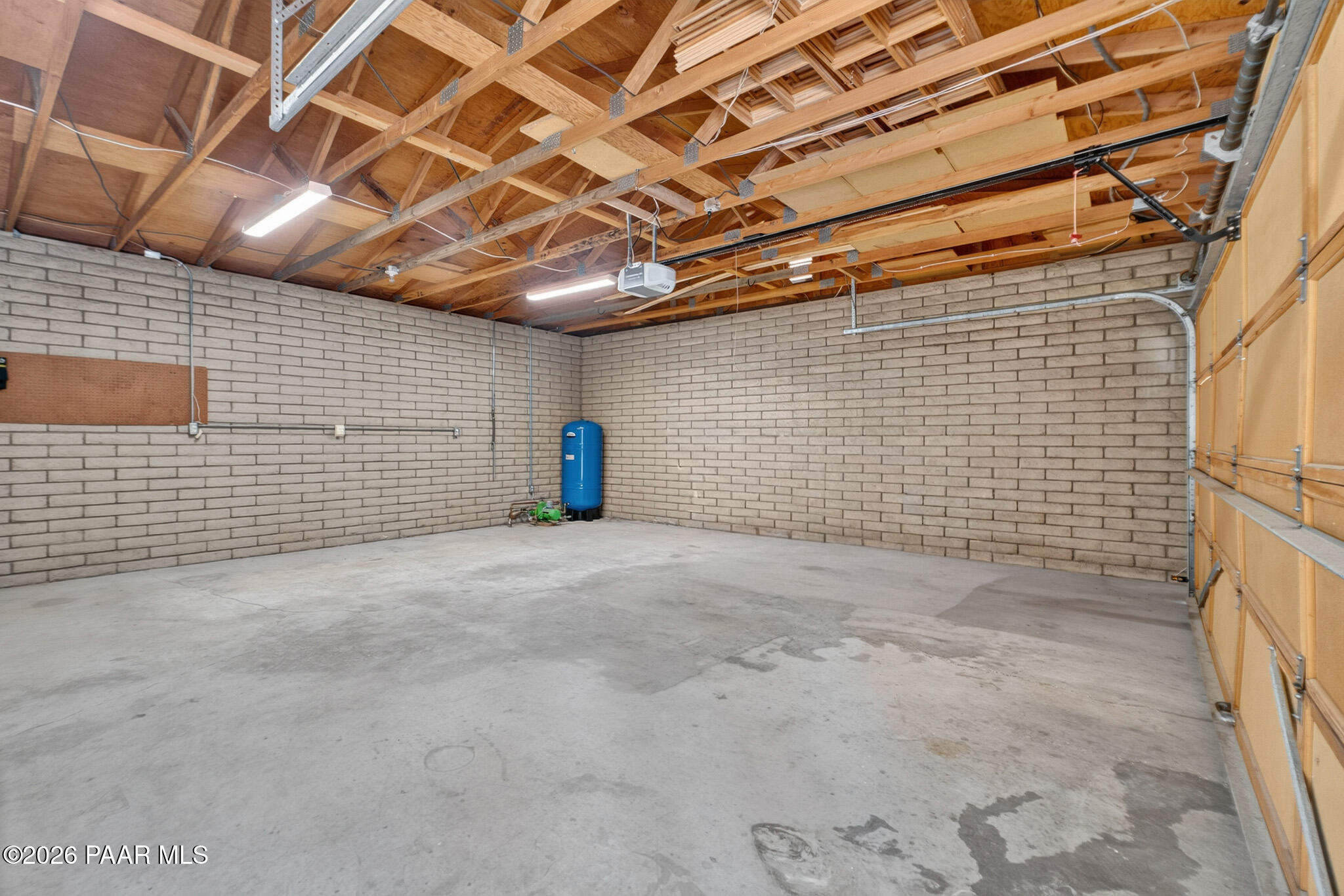 1425 High Valley Ranch Road Prescott, AZ 86303 - Photo 27 of 43 2 Car Garage