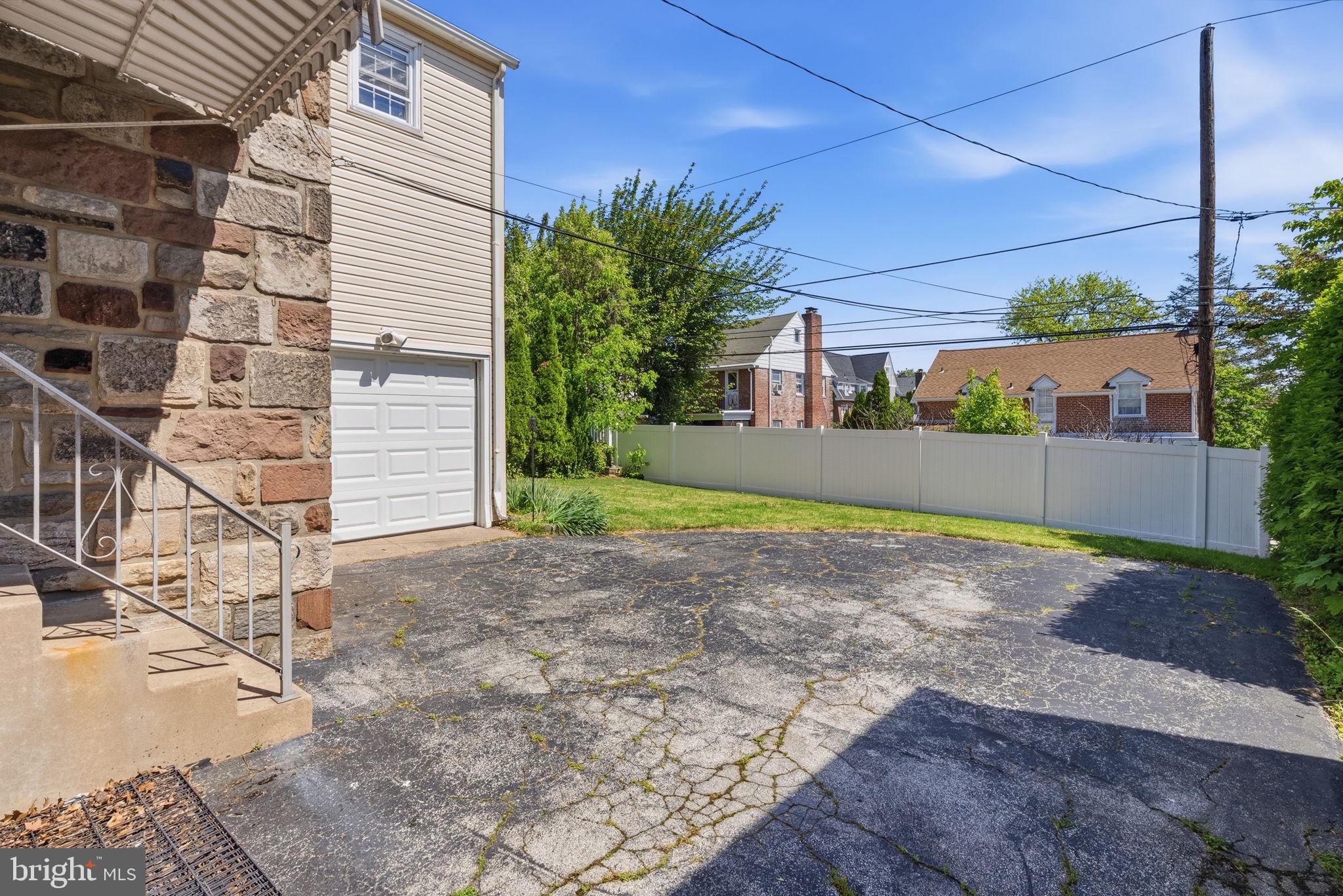 525 Broadview Road Upper Darby, PA 19082 - Photo 40 of 43 Attached Garage