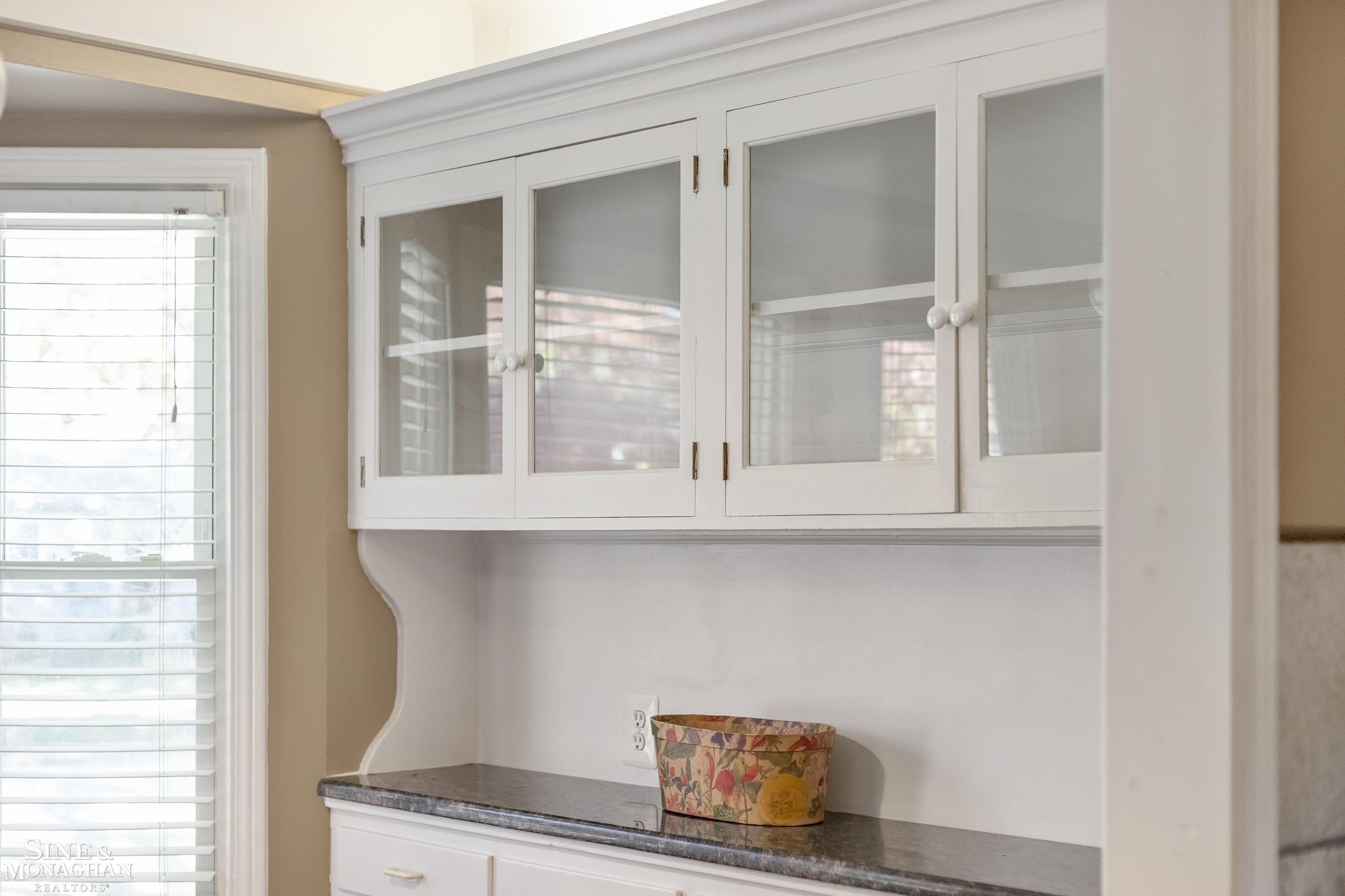 2073 Hampton Road Grosse Pointe Woods, MI 48236 - Photo 10 of 39