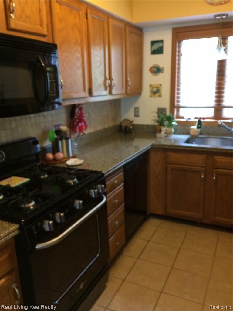 97 Walnut Boulevard, Unit 3 Rochester, MI 48307 - Photo 5 of 11 IMG_0364.JPG
