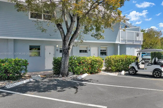 $819,000 | 798 Crandon Boulevard, Unit 16C, Key Biscayne, FL 33149