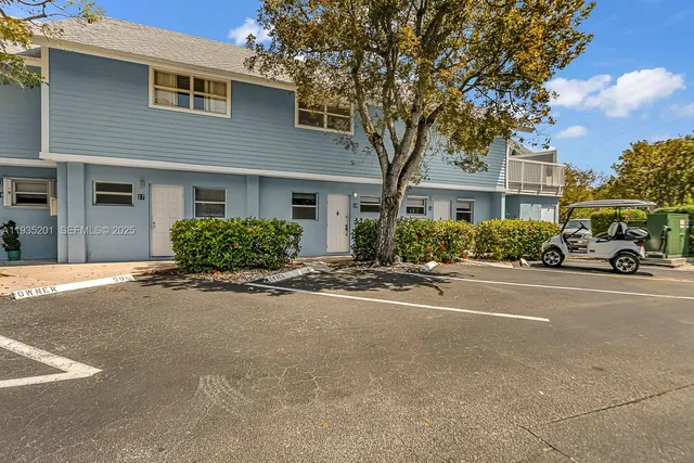 $819,000 | 798 Crandon Boulevard, Unit 16C, Key Biscayne, FL 33149