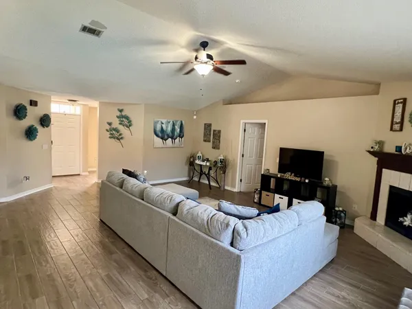 $2,400 | 318 Riverchase Boulevard, Crestview, FL 32536