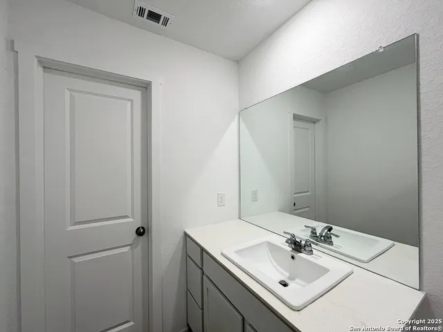 $1,550 | 407 Indian Blossom, San Antonio, TX 78220