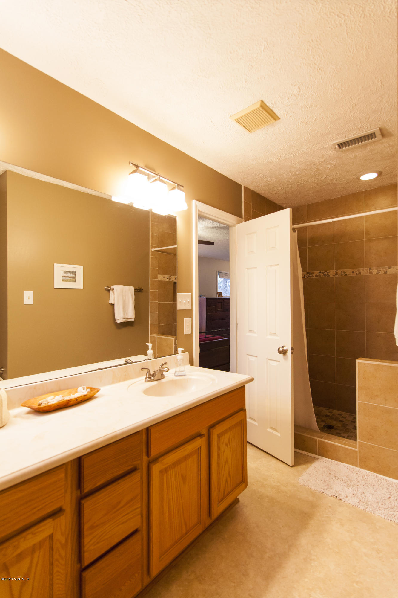 402 Boros Road New Bern, NC 28560 - Photo 41 of 62 Master Bathroom