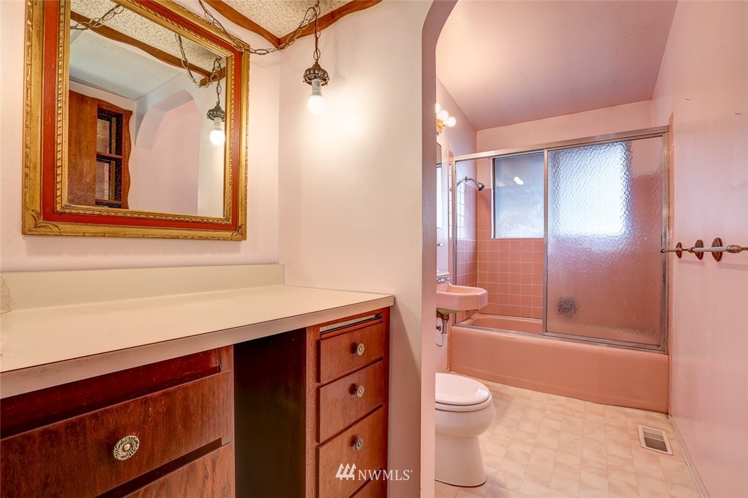 10802 Southeast 181st Street Renton, WA 98055 - Photo 13 of 24