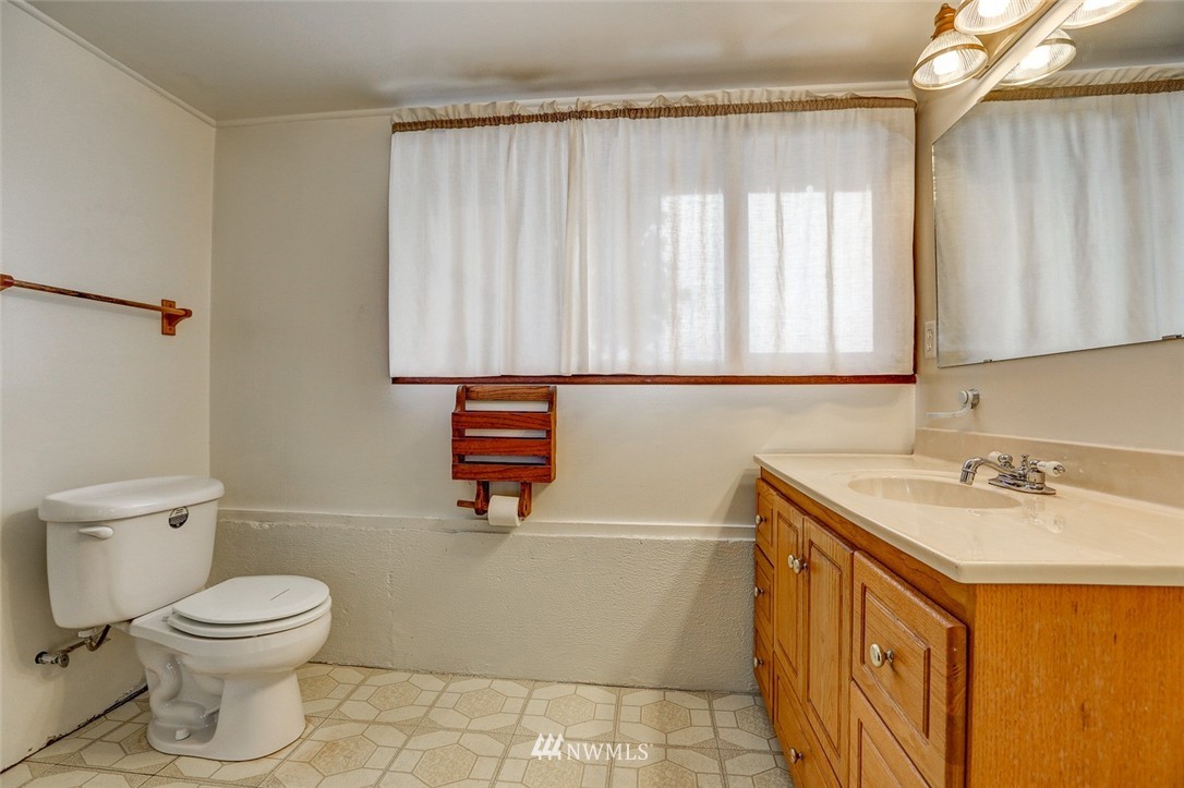 10802 Southeast 181st Street Renton, WA 98055 - Photo 18 of 24