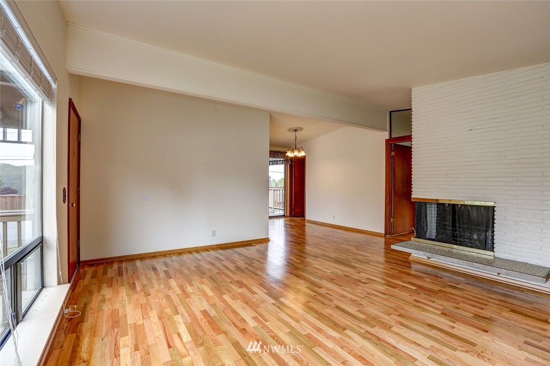 10802 Southeast 181st Street Renton, WA 98055 - Photo 4 of 24