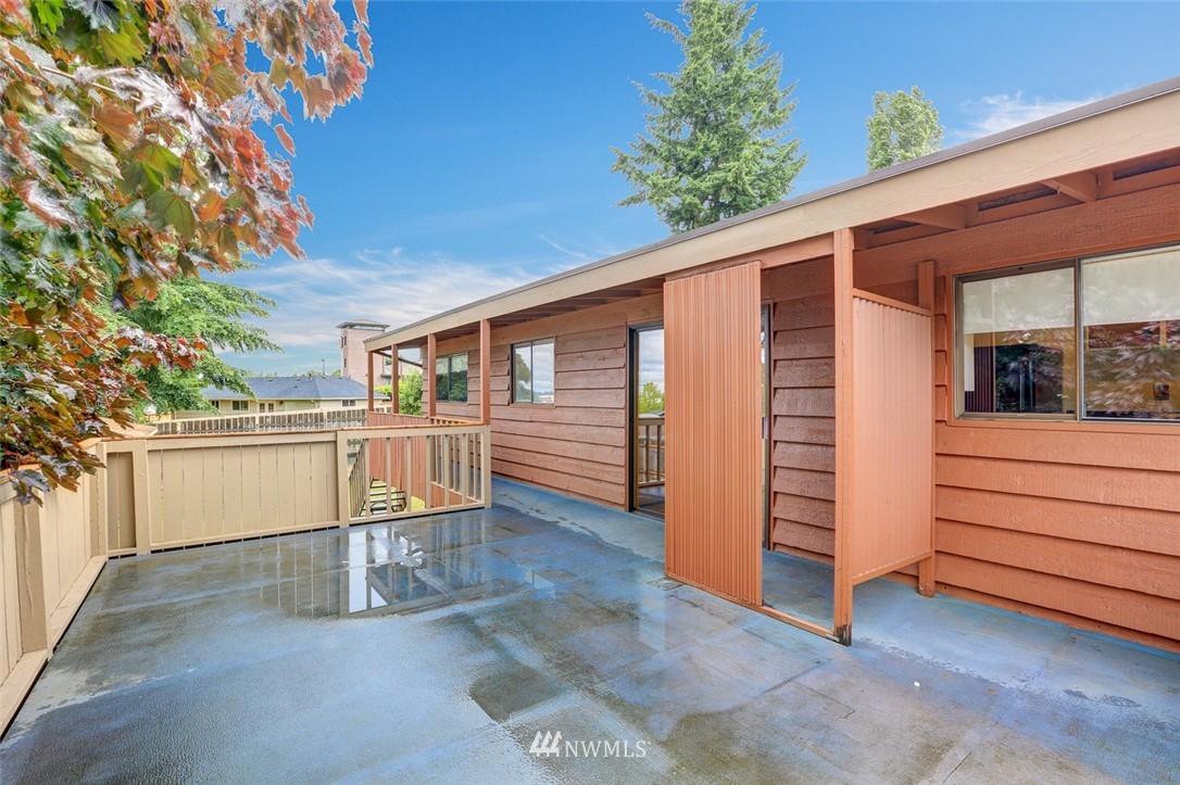10802 Southeast 181st Street Renton, WA 98055 - Photo 6 of 24