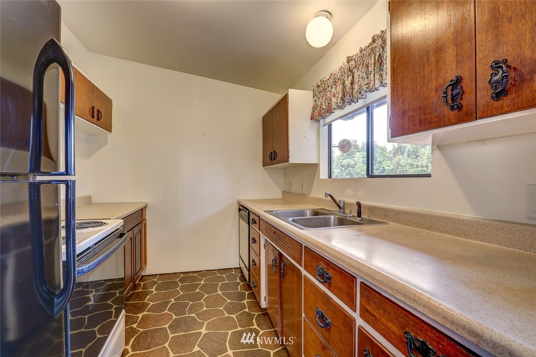 10802 Southeast 181st Street Renton, WA 98055 - Photo 8 of 24
