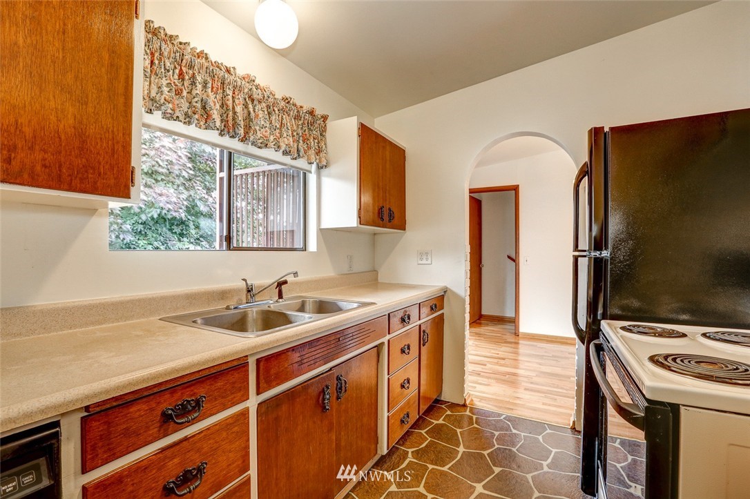 10802 Southeast 181st Street Renton, WA 98055 - Photo 9 of 24