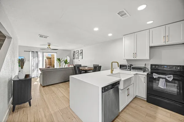$104,990 | 11000 Kinghurst Street, Unit 187, Houston, TX 77099