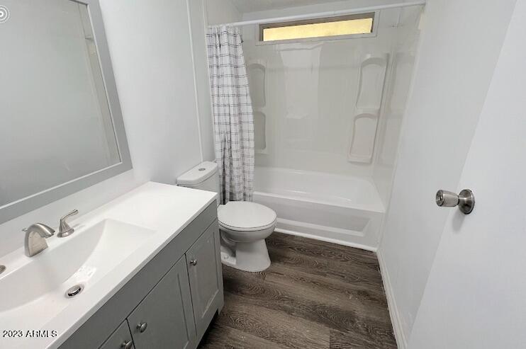 901 West Welland Road Phoenix, AZ 85041 - Photo 12 of 12 HallwayBathroom