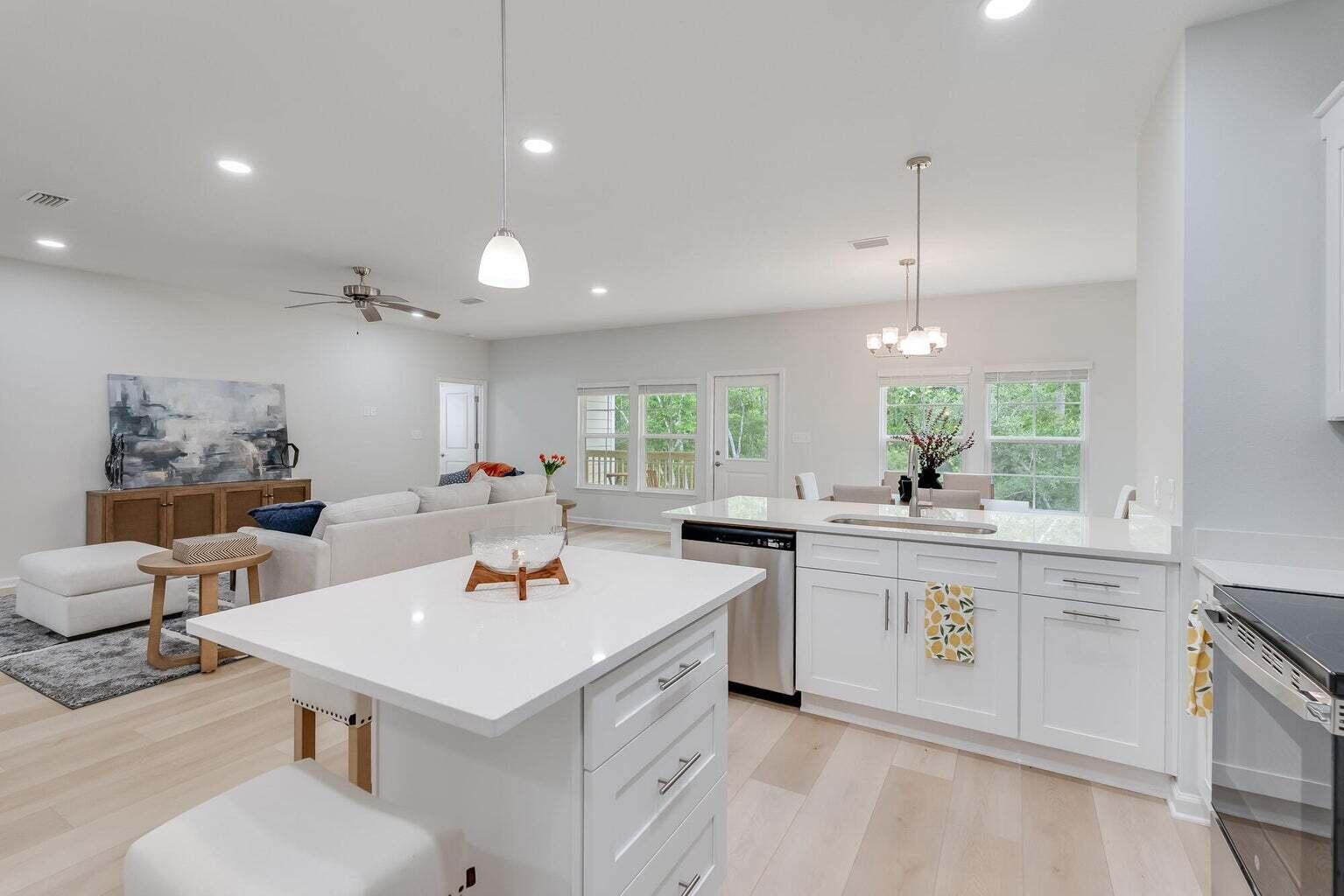 56 Riverwalk Circle Freeport, FL 32439 - Photo 10 of 24 20250729175242499217000000-o