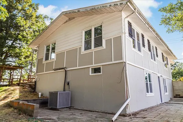 $279,000 | 181 Southeast 13th Highway, Warrensburg, MO 64093