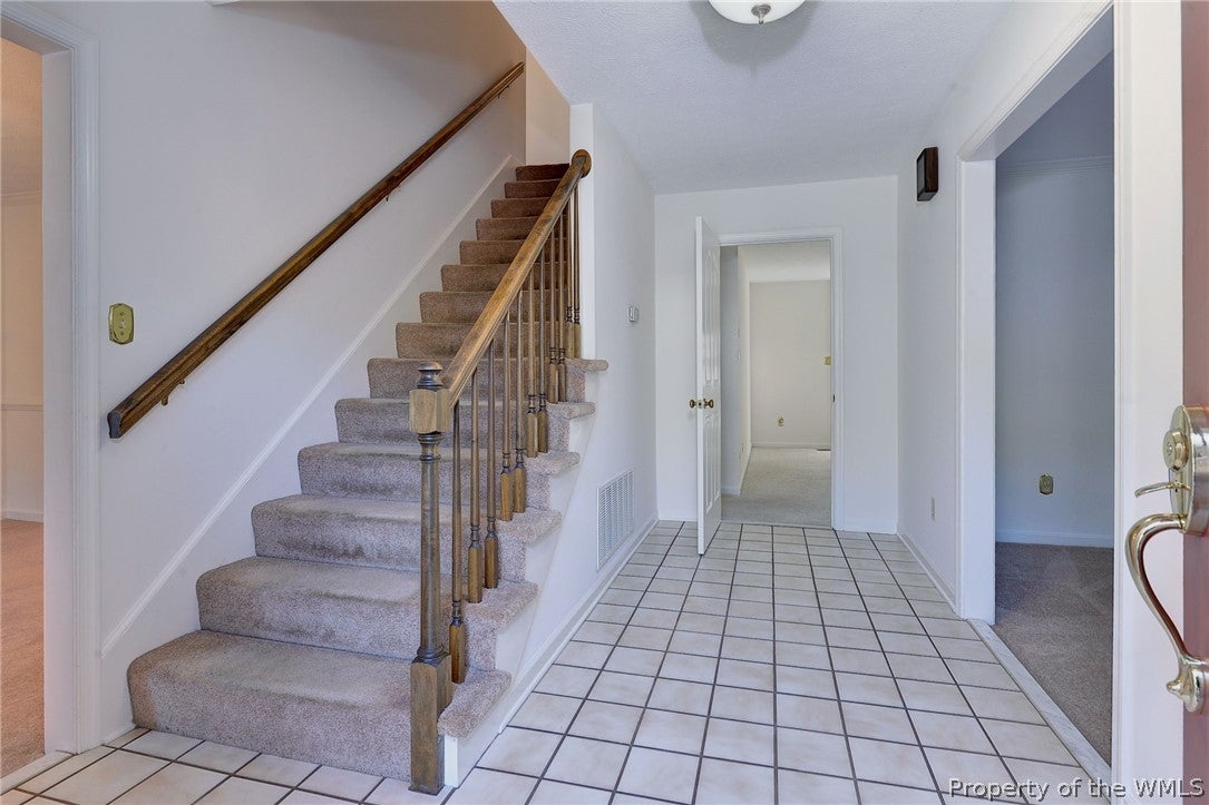 17 Diamond Hill Road Hampton, VA 23666 - Photo 6 of 38 Gallery Image 6
