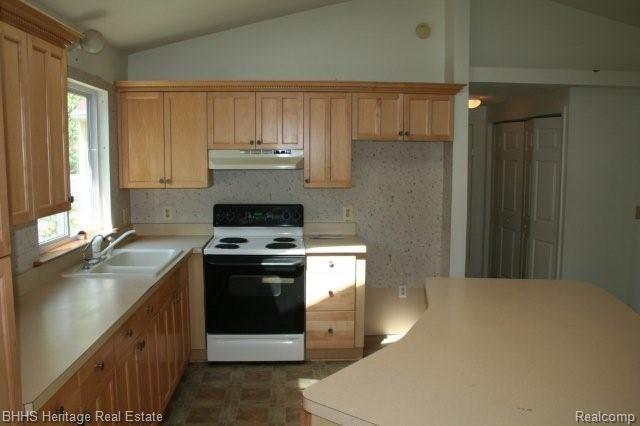 2015 Union Lake Road Commerce Township, MI 48382 - Photo 10 of 19 Kitchen