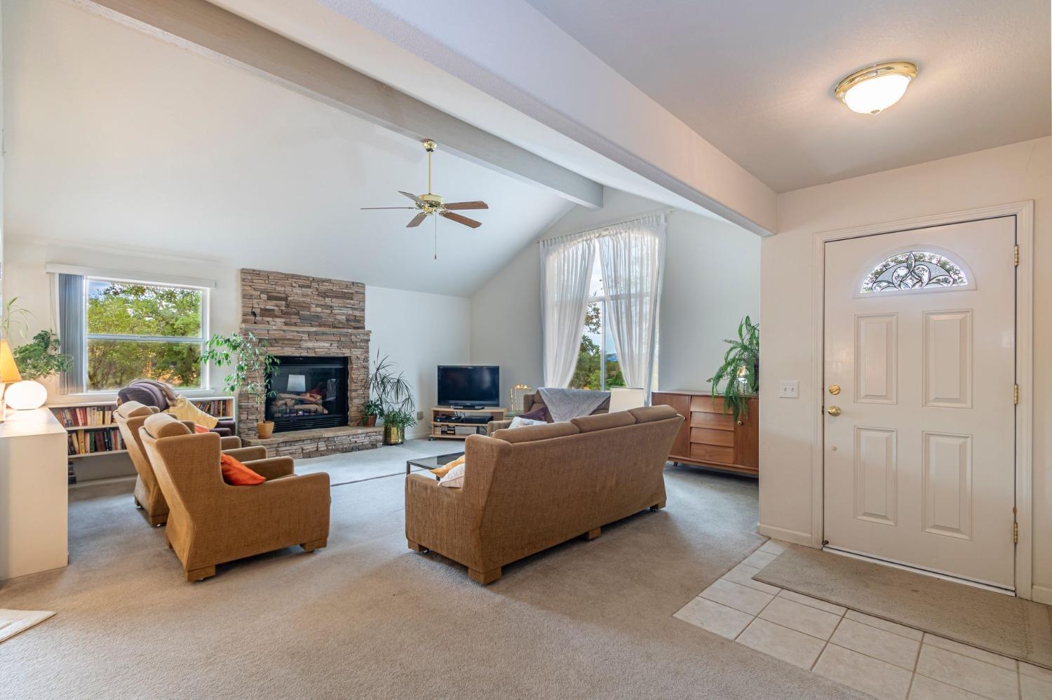 30093 Revis Road Coarsegold, CA 93614 - Photo 4 of 48 Living Room