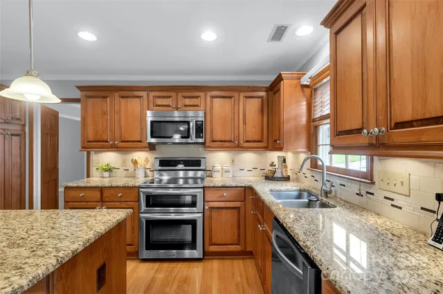 $574,950 | 1401 Matthews Plantation Drive, Matthews, NC 28105