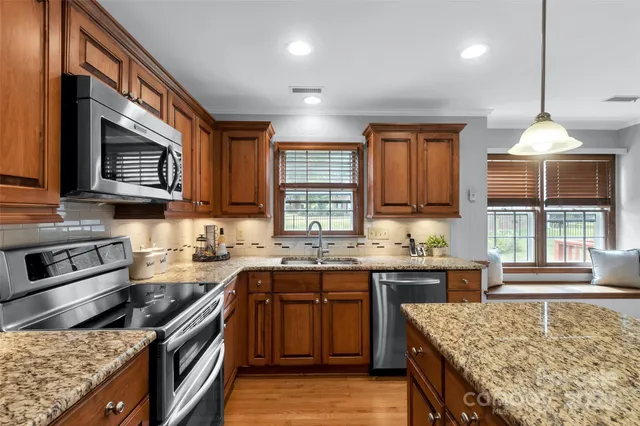 $574,950 | 1401 Matthews Plantation Drive, Matthews, NC 28105