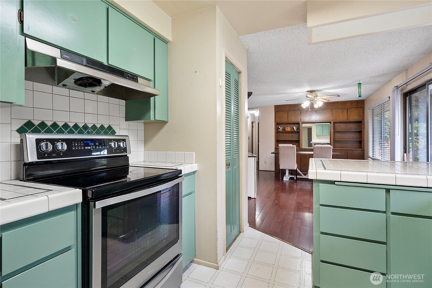 26707 Orville Road East Orting, WA 98360 - Photo 10 of 36 a kitchen with a stove and a microwave