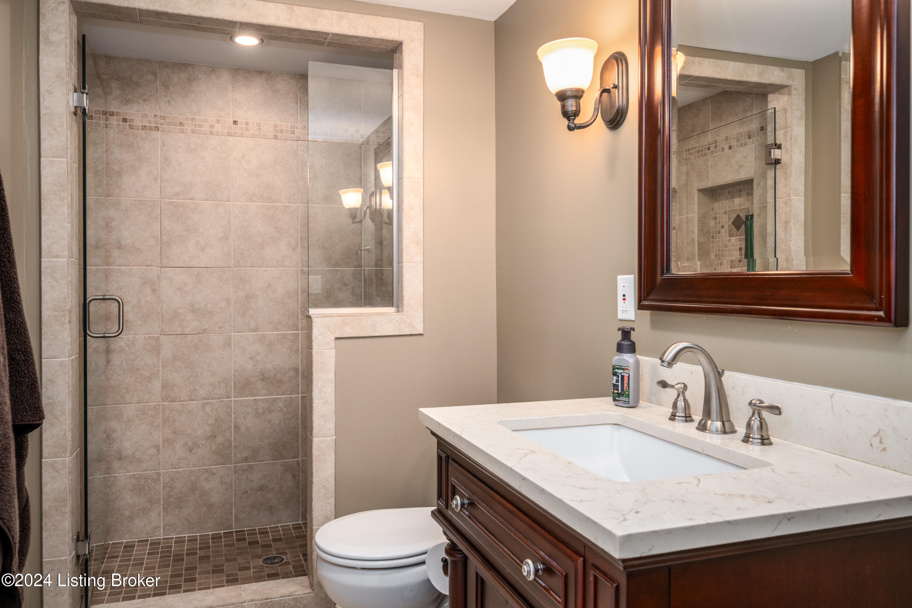 7605 Aspen Ridge Road Louisville, KY 40214 - Photo 29 of 51 Full bathroom in the basement.