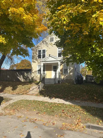 $1,050 | 1914 Garfield Avenue, Sheboygan, WI 53081